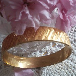 VINTAGE 🌸70s GOLD TONE BANGLE BRACELET MCM